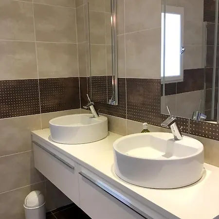 Maison D'une Avec Piscine Privee Jardin Et Wifi A Hébergement de vacances